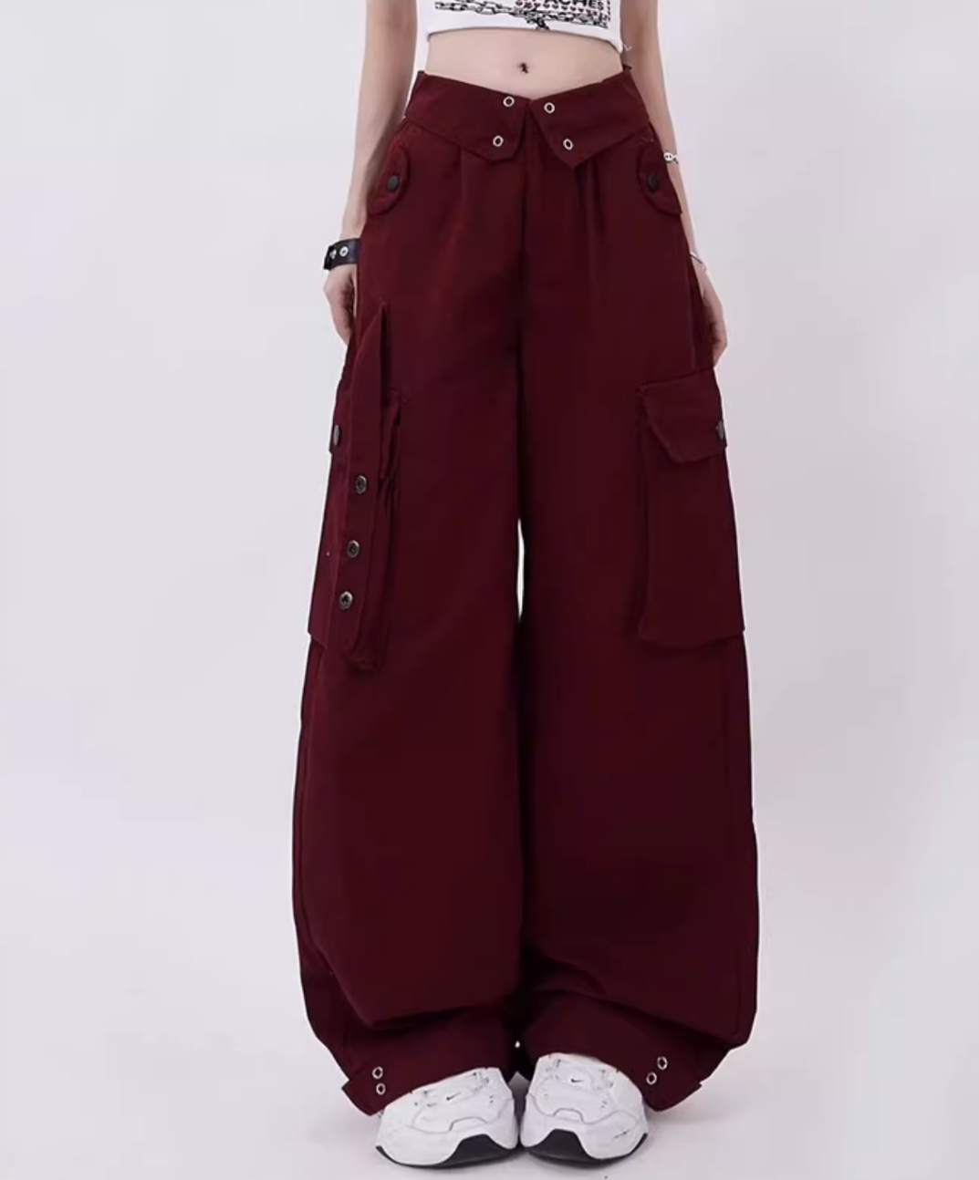 Cuffs exposed design wide silhouette cargo pants