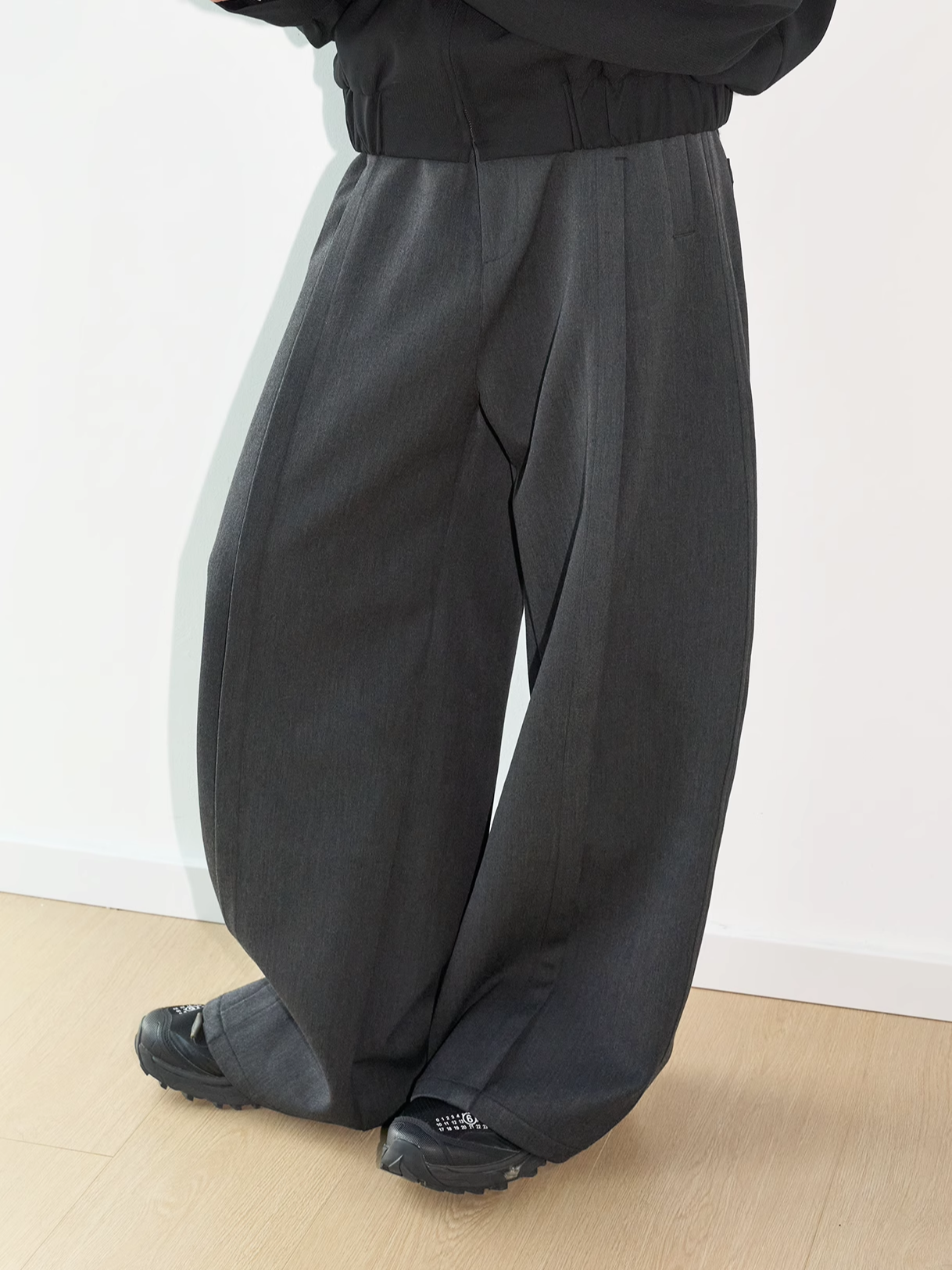 Original 3D silhouette pleats pants