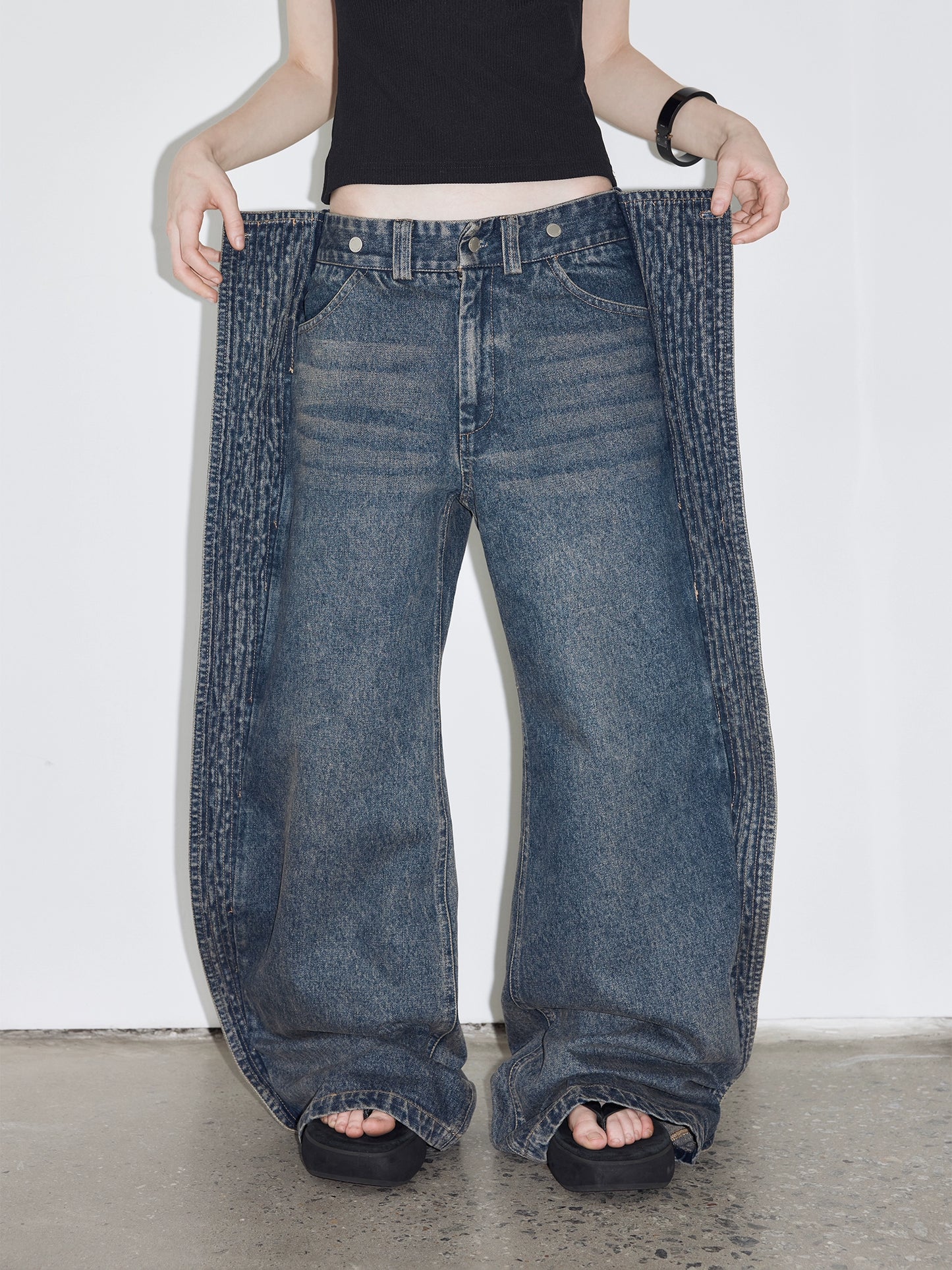 Original wing design wide buggy denim