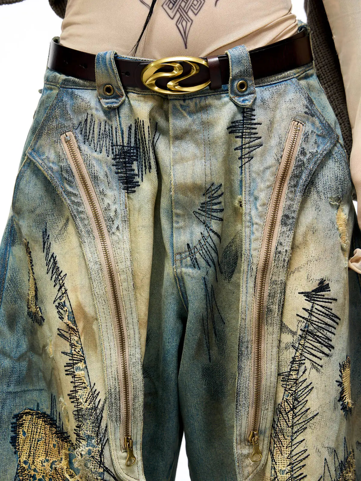 Stain Embroidery Scimitar Jeans