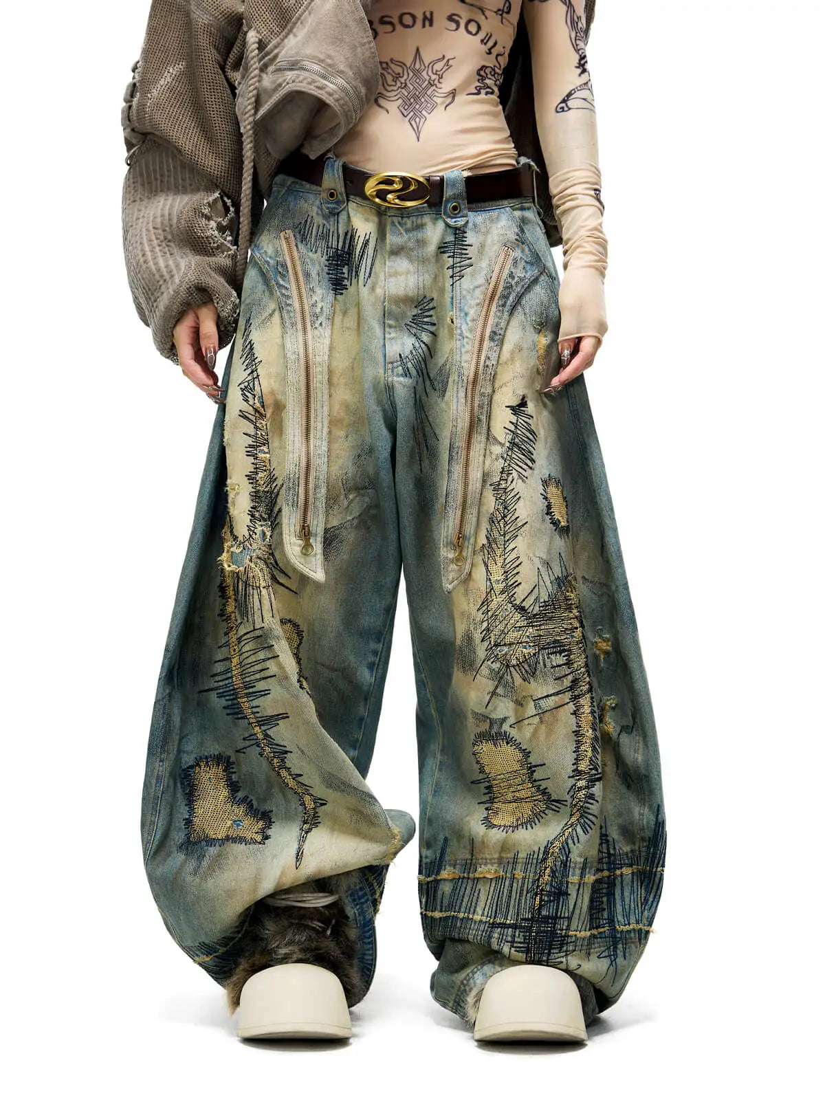 Stain Embroidery Scimitar Jeans